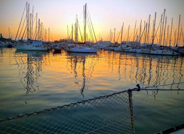 Отель La Tua Stanza A Vela Sul Mare Бари Экстерьер фото